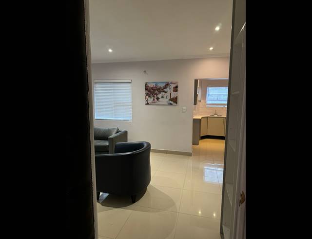 9 BEDROOM FREESTANDING FOR SALE IN TABLE VIEW
